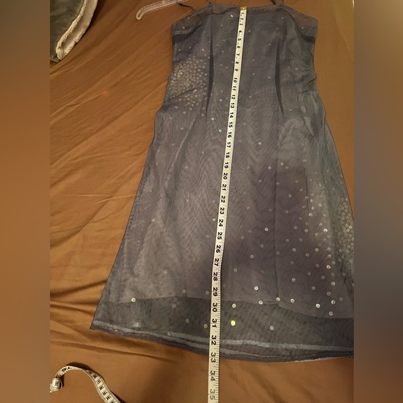 Express World brand size 1/2 woman's dress. Thin straps, 3 layers.
Zip back > - Picture 12 of 12